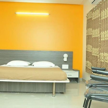 Sandesh Resort Wai Екстериор снимка
