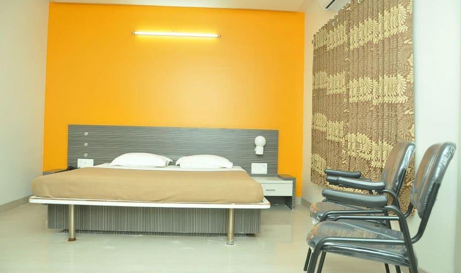 Sandesh Resort Wai Екстериор снимка
