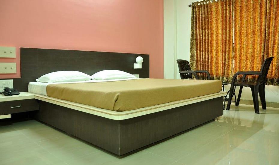 Sandesh Resort Wai Екстериор снимка