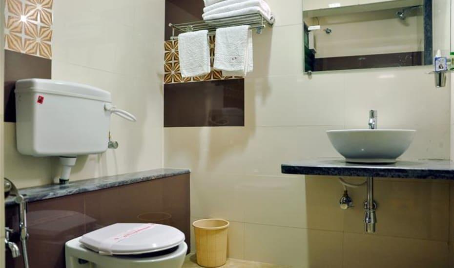 Sandesh Resort Wai Екстериор снимка