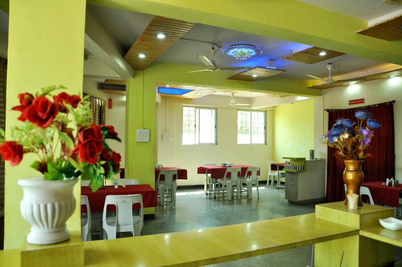 Sandesh Resort Wai Екстериор снимка
